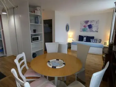Coin salon dans l'établissement appartement fleurs