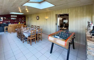 Restaurant ou autre lieu de restauration dans l'établissement Gorgeous Home In Saint Pabu With Wifi