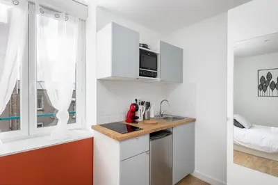 Cuisine ou kitchenette dans l'établissement STUDIOS cosy au centre-ville quartier Jaurès et Saint-Martin