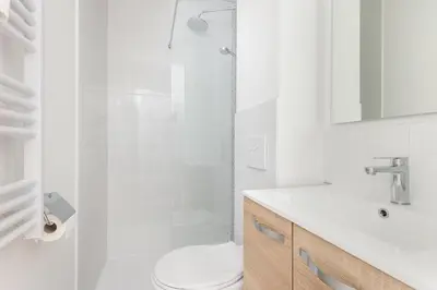 Salle de bains dans l'établissement STUDIOS cosy au centre-ville quartier Jaurès et Saint-Martin