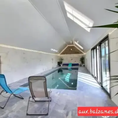 Gîte familiale Piscine intérieure privée chauffée