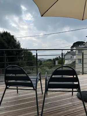 Balcon ou terrasse dans l'établissement maison vue mer avec terrasse