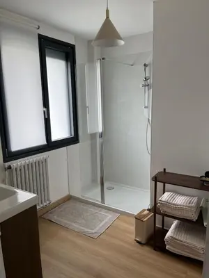 Salle de bains dans l'établissement maison vue mer avec terrasse