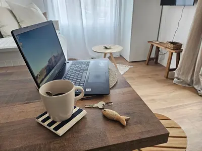 Télévision ou salle de divertissement dans l'établissement Studio Le Petit Sablé