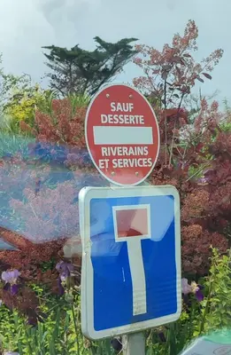 Certificat, récompense, panneau ou autre document affiché dans l'établissement Studio vue mer