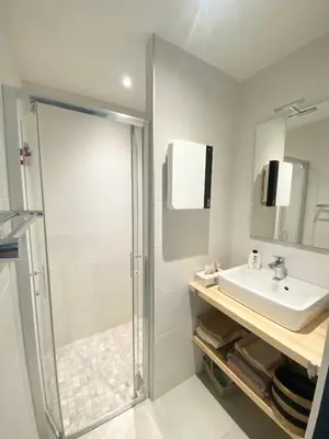 Salle de bains dans l'établissement Appartement Douarnenez, Treboull hag ar mor