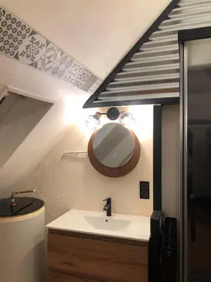 Salle de bains dans l'établissement L'appartement du Conte Even