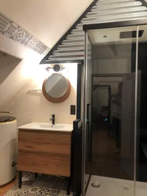 Salle de bains dans l'établissement L'appartement du Conte Even