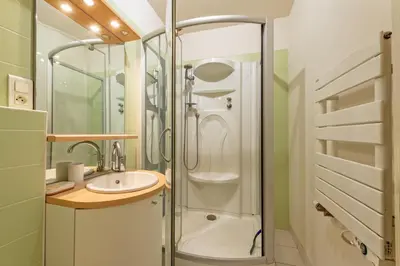 Salle de bains dans l'établissement Kalonenn Plougastel - Maison 7p au centre-ville