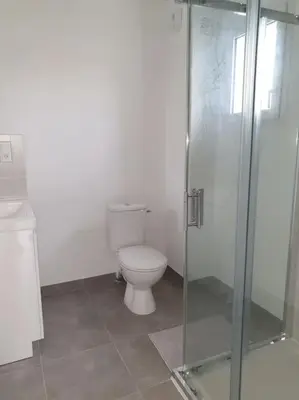 Salle de bains dans l'établissement Gîte à 400m de la mer