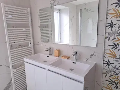 Salle de bains dans l'établissement Holiday Home in Brittany with Sea View
