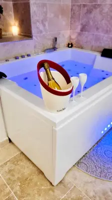 Plan de l'établissement - LA SUITE DELOS - JACUZZI 2 PLACES - CENTRE VILLE A PIED - LIT QUEEN SIZE - PARKING PRIVÉE - WIFI - City Center within walking distance -