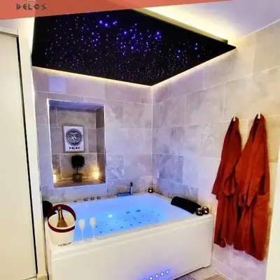 - LA SUITE DELOS - JACUZZI 2 PLACES - CENTRE VILLE A PIED - LIT QUEEN SIZE - PARKING PRIVÉE - WIFI - City Center within walking distance -