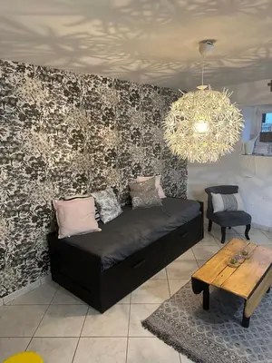Coin salon dans l'établissement Petite maison sur ferme 5min de la plage idéal professionnel