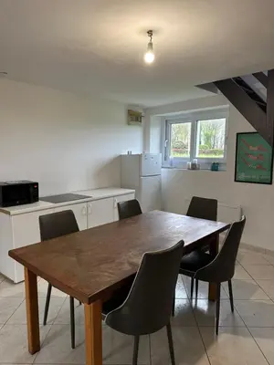 Télévision ou salle de divertissement dans l'établissement Petite maison sur ferme 5min de la plage idéal professionnel