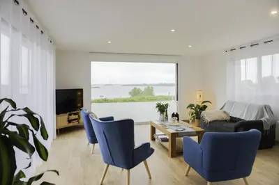 Télévision ou salle de divertissement dans l'établissement Ty Bernhel - Fort Cézon