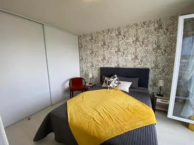 Un ou plusieurs lits dans un hébergement de l'établissement Un Balcon sur la Mer