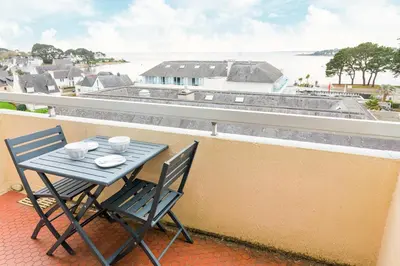 Balcon ou terrasse dans l'établissement Appartement pour 4 avec vue sur mer, Benodet