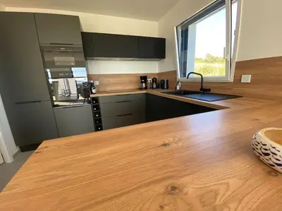 Cuisine ou kitchenette dans l'établissement Maison neuve vue panoramique sur la mer 6 pers à Crozon