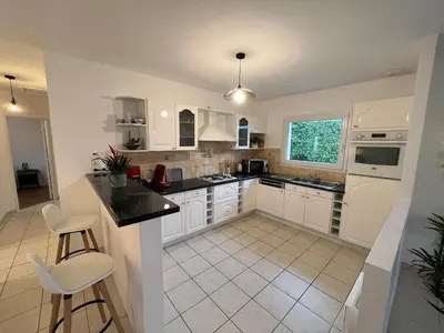 Cuisine ou kitchenette dans l'établissement Apartment in Carantec near Sandy Beaches