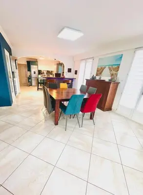 Cuisine ou kitchenette dans l'établissement Maison néo-bretonne