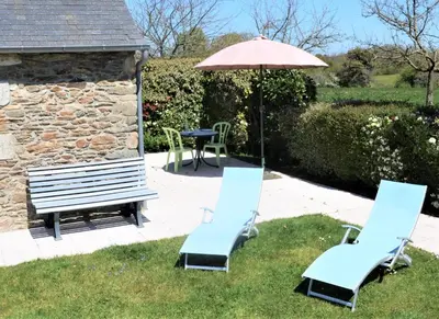Jardin de l'établissement Maison charmante à Botsorhel avec jardin clôturé de 31 m²