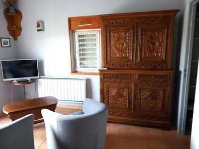Télévision ou salle de divertissement dans l'établissement Maison charmante à Botsorhel avec jardin clôturé de 31 m²
