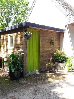 Jardin de l'établissement Maison dans un environnement boisé très calme