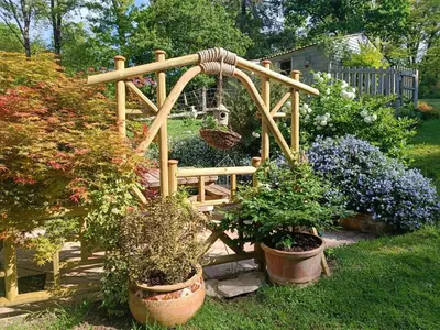 Jardin de l'établissement Maison dans un environnement boisé très calme