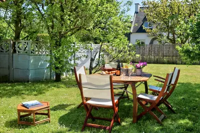 Jardin de l'établissement LocaLise - M26B - Les Belles Âmes - Maison rénovée avec jardin entièrement clos - place de parking sur le terrain - wifi inclus - draps inclus - animaux bienvenus
