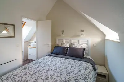 Un ou plusieurs lits dans un hébergement de l'établissement La plage du Trez - Charmant duplex avec vue mer
