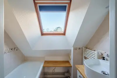 Salle de bains dans l'établissement La plage du Trez - Charmant duplex avec vue mer