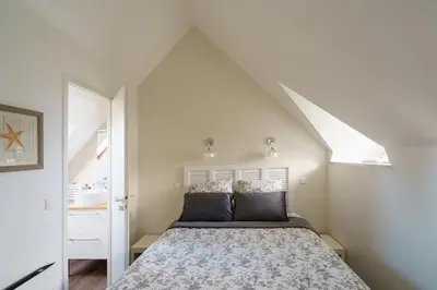 Un ou plusieurs lits dans un hébergement de l'établissement La plage du Trez - Charmant duplex avec vue mer