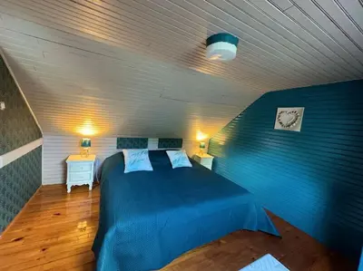 Un ou plusieurs lits dans un hébergement de l'établissement Gîte Arvor 6P, piscine ou jacuzzi