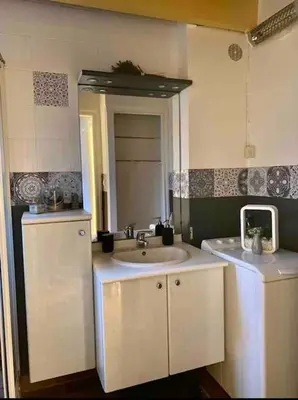 Cuisine ou kitchenette dans l'établissement Gîte Cornouaille piscine ou jacuzzi