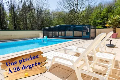 Piscine de l'établissement Gîte Breizh piscine ou jacuzzi ou située à proximité