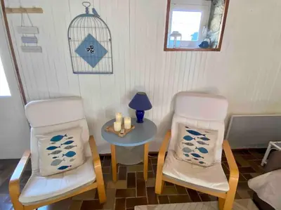 Coin salon dans l'établissement Gîte Breizh piscine ou jacuzzi