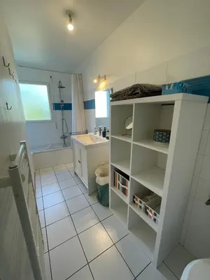 Cuisine ou kitchenette dans l'établissement Maison Morgat - 3 chambres - Terrasse - Jardin