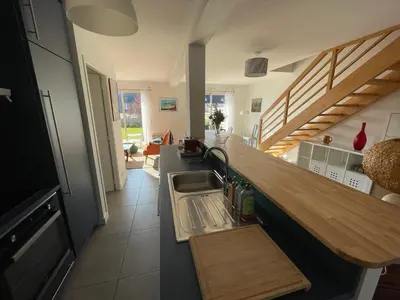 Cuisine ou kitchenette dans l'établissement Maison Morgat - 3 chambres - Terrasse - Jardin