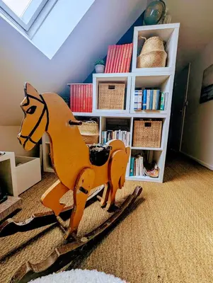 Bibliothèque dans la maison de vacances