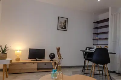 Télévision ou salle de divertissement dans l'établissement Ti Gat- vue mer - wifi