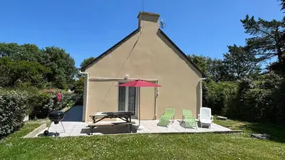 Jardin de l'établissement maison crozon-le fret au calme animaux acceptés