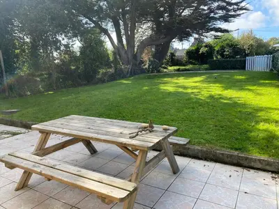 Jardin de l'établissement maison crozon-le fret au calme animaux acceptés