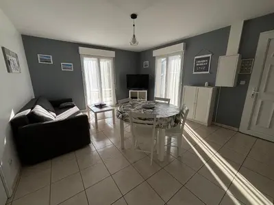 Télévision ou salle de divertissement dans l'établissement maison crozon-le fret au calme animaux acceptés