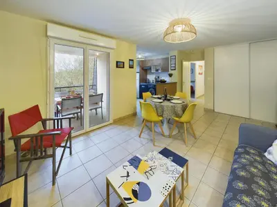Coin salon dans l'établissement Pont L'Abbé - Appartement pour 4 avec balcon