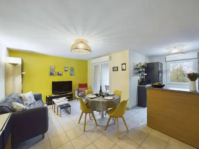 Coin salon dans l'établissement Pont L'Abbé - Appartement pour 4 avec balcon