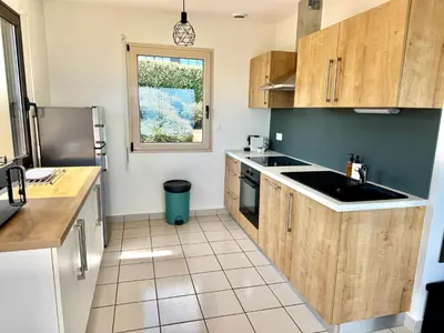 Cuisine ou kitchenette dans l'établissement La marée haute - vue mer imprenable
