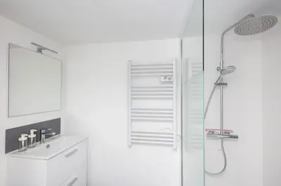 Salle de bains dans l'établissement Pokou