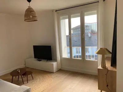 Télévision ou salle de divertissement dans l'établissement 63m2 Lumineux proche Stang Alar
