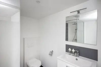 Salle de bains dans l'établissement Boistrudan